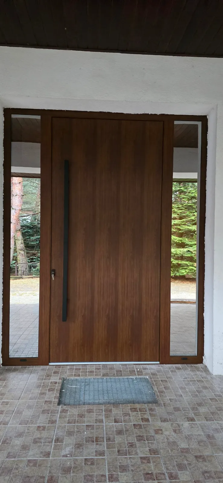 Realizacja duże drzwi wejściowe Energodesign w Kaliszu